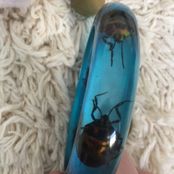 Acrylic/ lucite bug bracelet in blue - Picture 5 of 5
